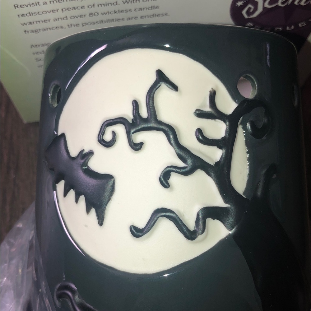 Scentsy Fright Night Warmer - Purple and Cream